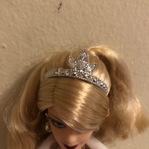 The Duchess of Diamonds Barbie with box - Picture 3 of 8